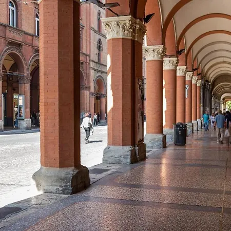 Al Tribunale - And - Bedinbolognacentro Pensjonat